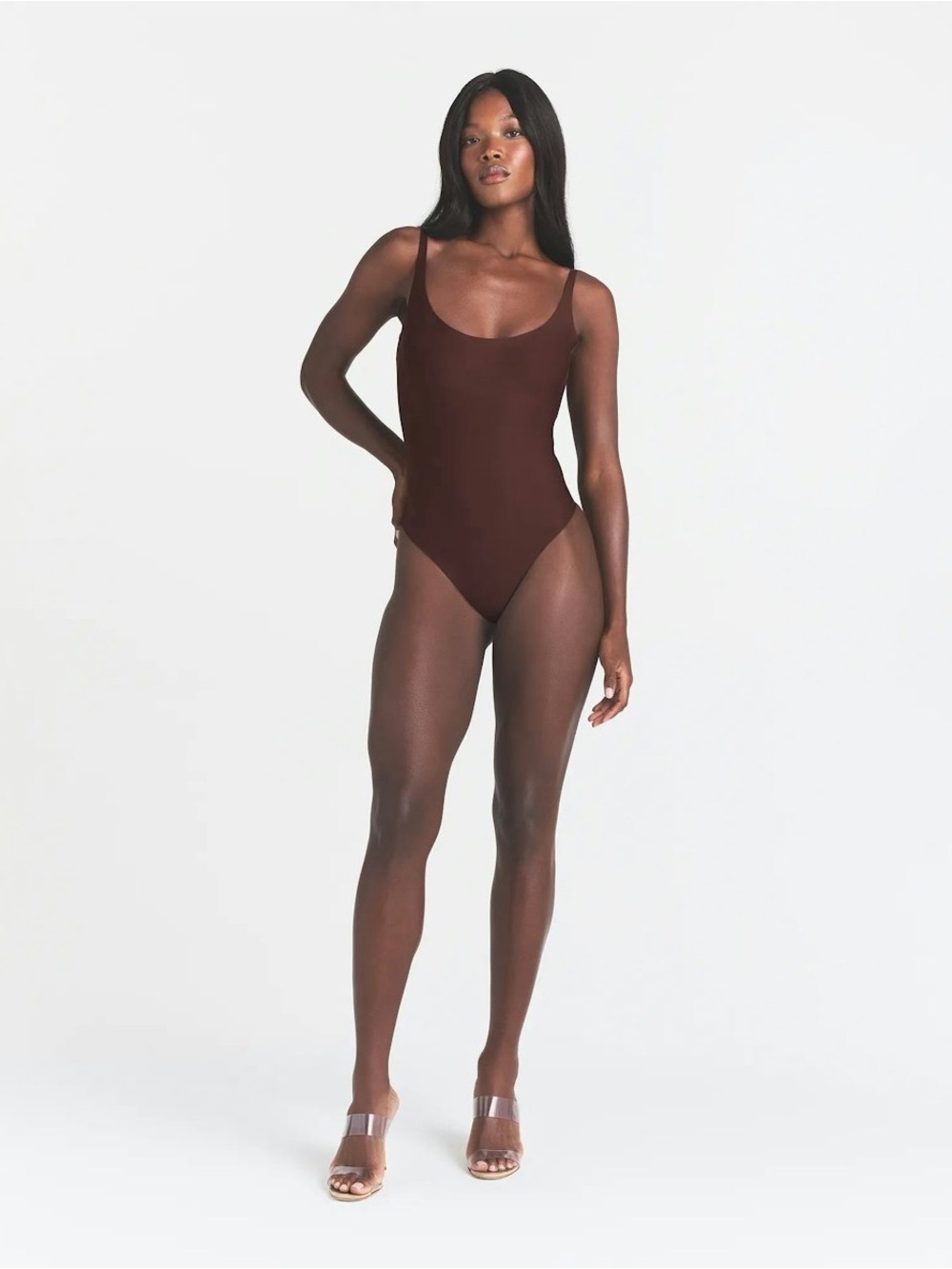 New SKIMS Body Scoop Low Back Thong Bodysuit in Cocoa Size Medium
